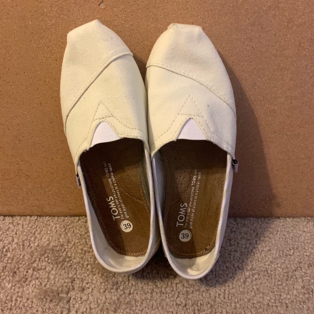 TOMS cream slip ons